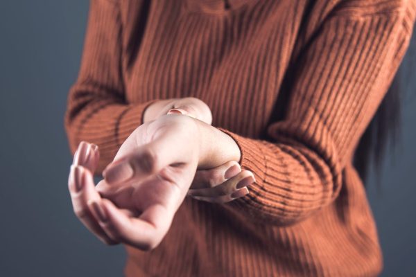 La Sindrome del Tunnel Carpale: Collegamenti e Impatti sulla Colonna Vertebrale - Studio Palmas